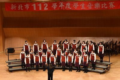 合唱團師生合照